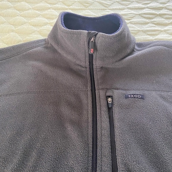 Izod Gray Vest for Versatile Layering - Picture 3 of 7